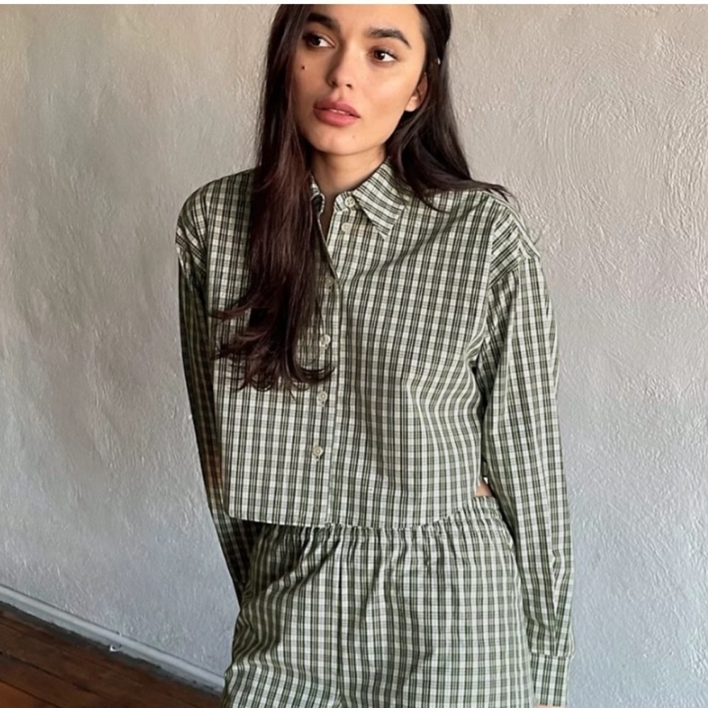 Aritzia Sunday Best Poppy Button-up in Chive Green - size 2